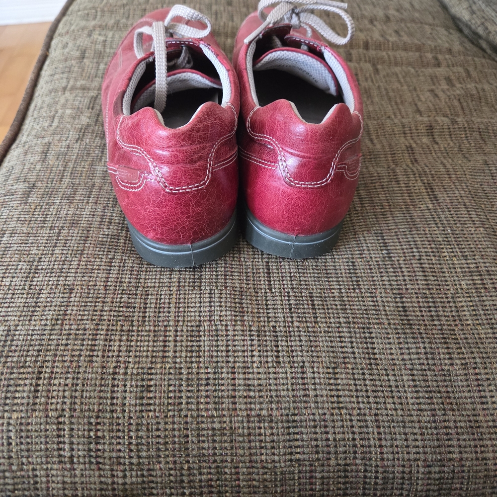 Ecco Women's Red Leather Flats - Picture 4 of 6